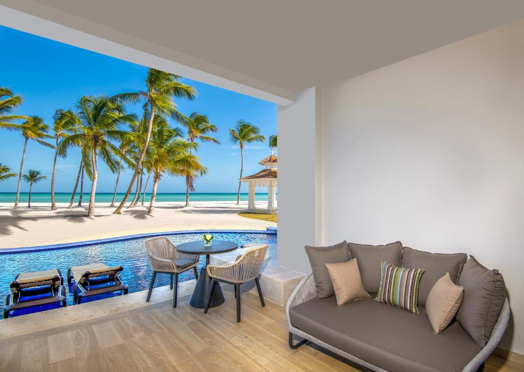 Hyatt Ziva Cap Cana - Best Caribbean all inclusive resorts with swim up rooms - grandgoldman.com