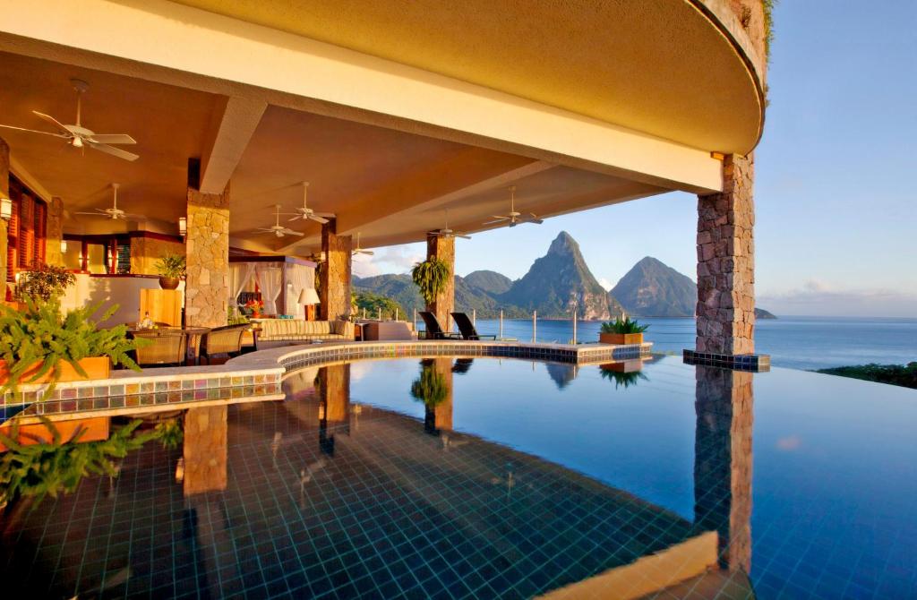 Jade Mountain Resort - sanctuaire de chambres à débordement galaxie - Meilleurs complexes hôteliers de Sainte-Lucie avec PISCINE PRIVÉE - grandgoldman.com