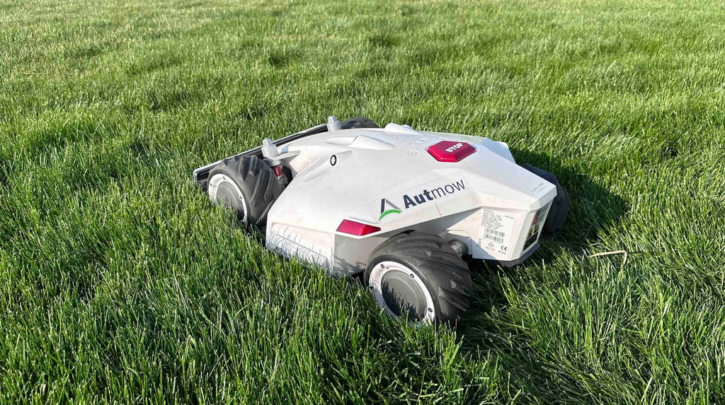 MAMMOTION LUBA AWD 3000, Perimeter Wire Free Robotic Lawn Mower - Best robot lawn mower without perimeter wire - grandgoldman.com