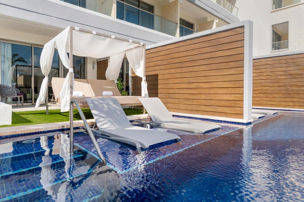 Planet Hollywood Cancun  - Best All Inclusive Resorts with Swim-up Rooms CANCUN - grandgoldman.com