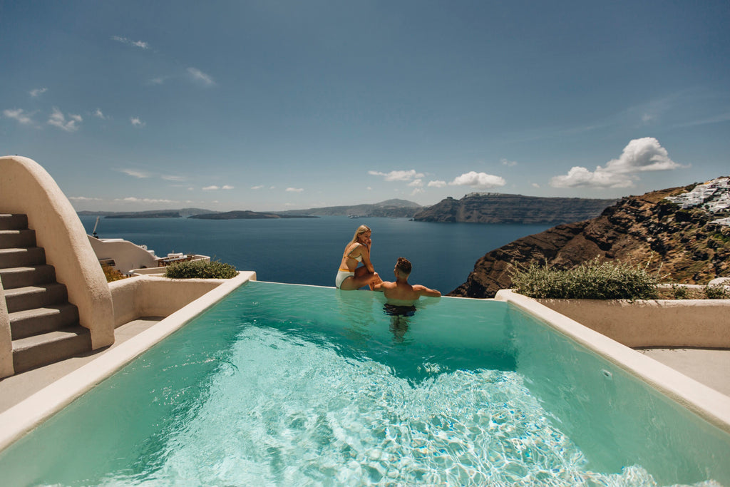 Couple Santorini hotel sea view - Types of All-Inclusive Resorts