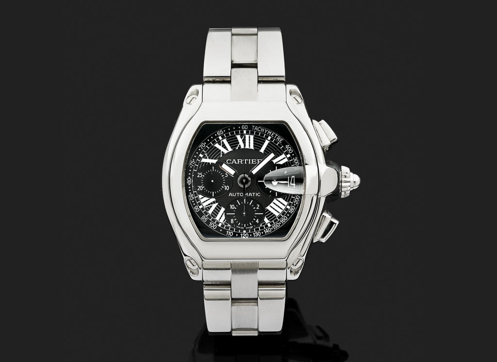 Roadster Cartier sur fond noir - - 10 meilleures montres Cartier pour l'investissement et le style - TAX HAVEN - TAXHVN.COM