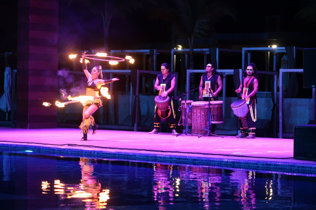 Nightly entertainment - Royalton Riviera Cancun Review - GRANDGOLDMAN.COM