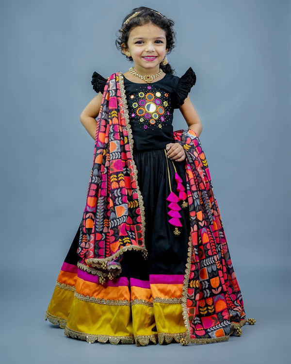 Amazon.com: Women Indian Cotton Gujarati Garba Dandiya Navratri Special  Embroidered Kediya Dress Kurta with Dhoti Pants (X small) : Clothing, Shoes  & Jewelry