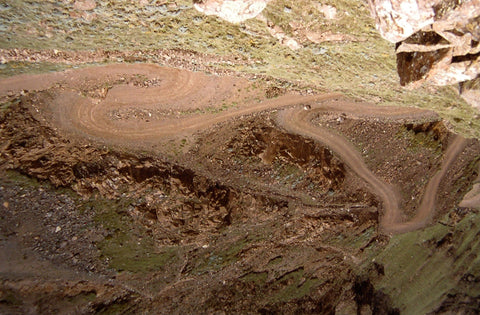 Twists and bends on Sani Pass