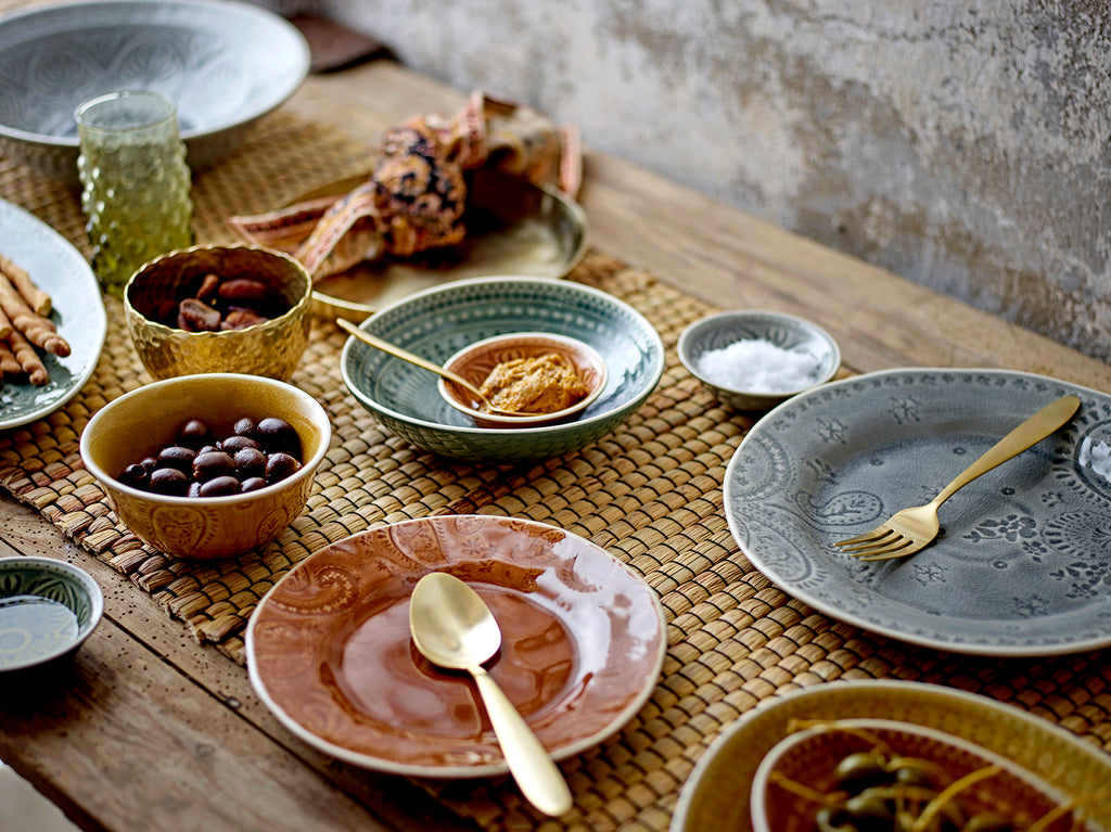 tablescaping inspiration tableware mix and match example