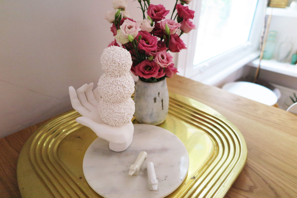Flowers and vase interior design feng shui