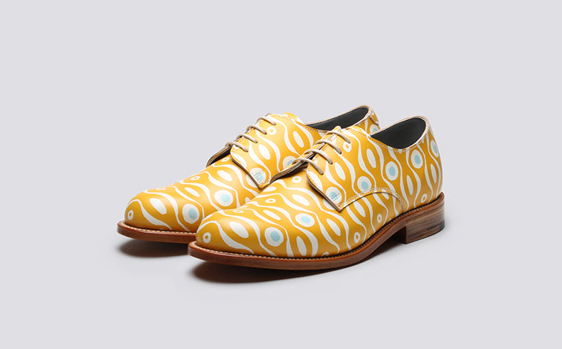 Cambridge imprint yellow patterned shoe design