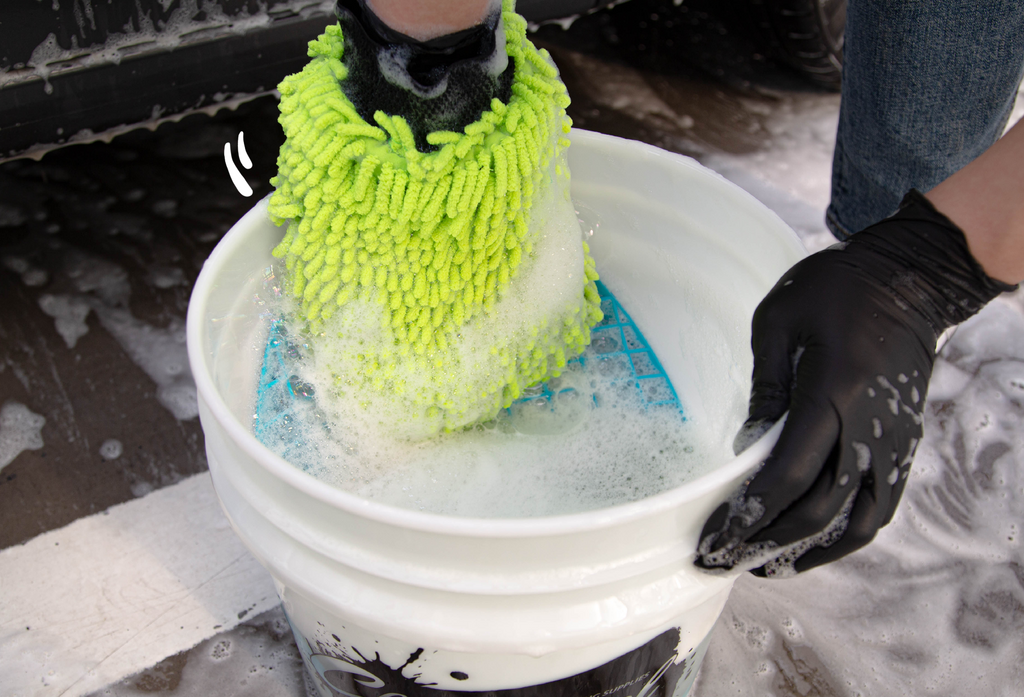 mitt slide in action cleaning grit off a wash mitt