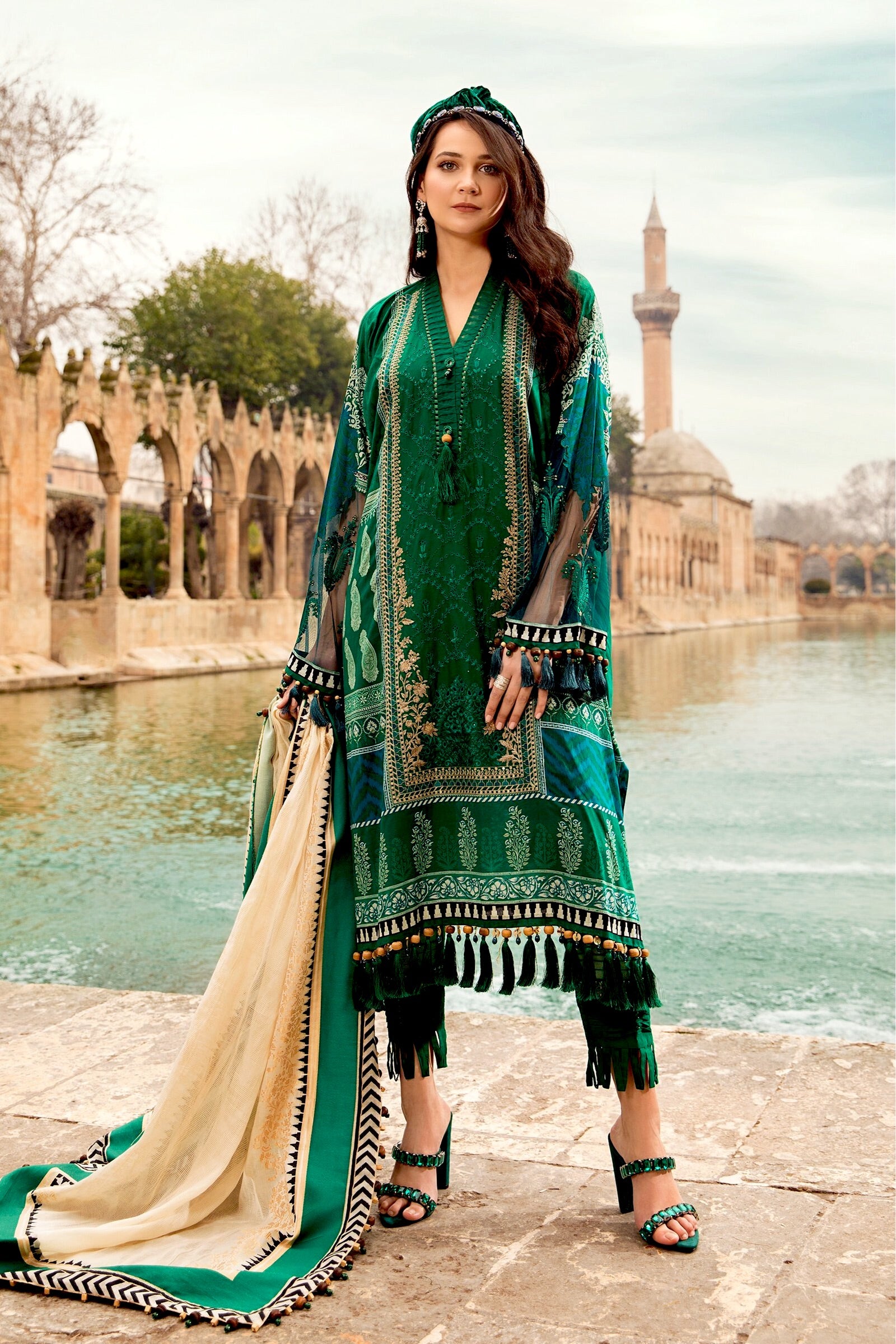 Mariab Luxe Lawn Collection 2021 D 2102 B Yourlibaas 0840