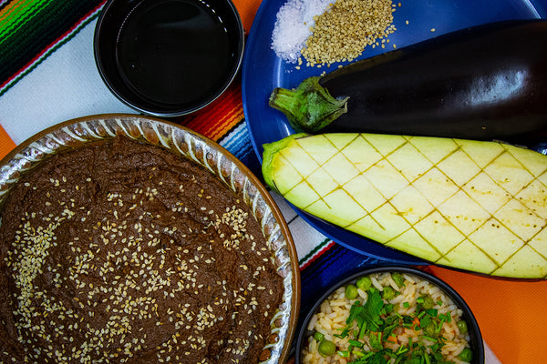 Aubergine mit Mole poblano und roter Mexikanischer Reis Zutaten