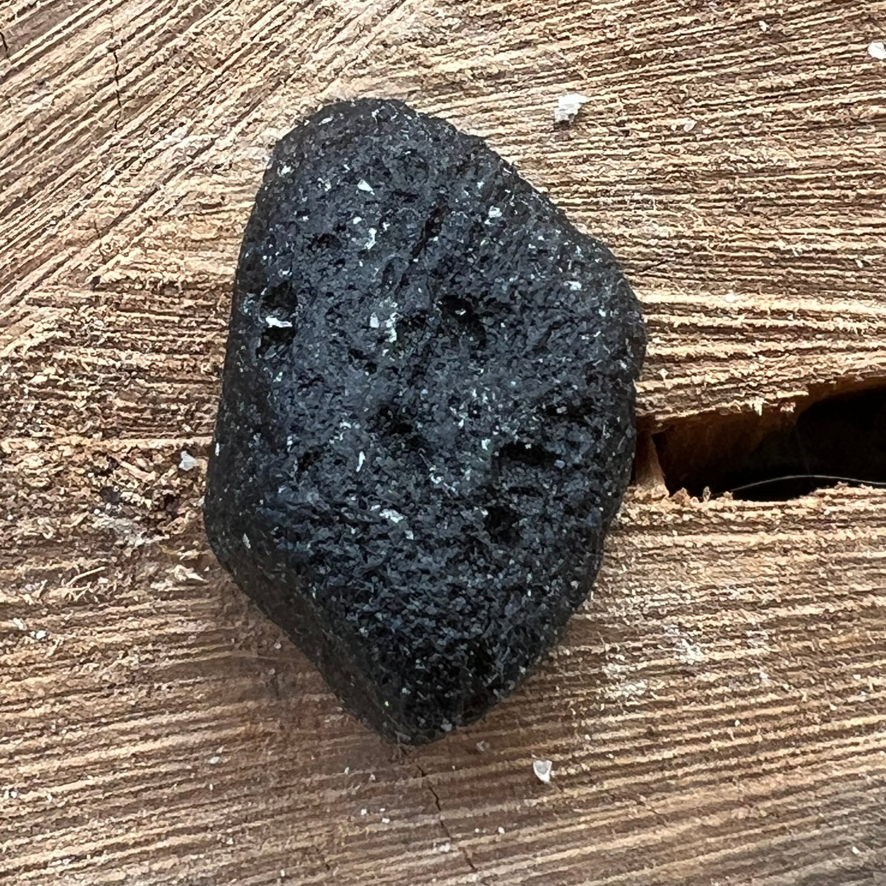 Tectita neagra, meteorit piatra bruta, tektit m8