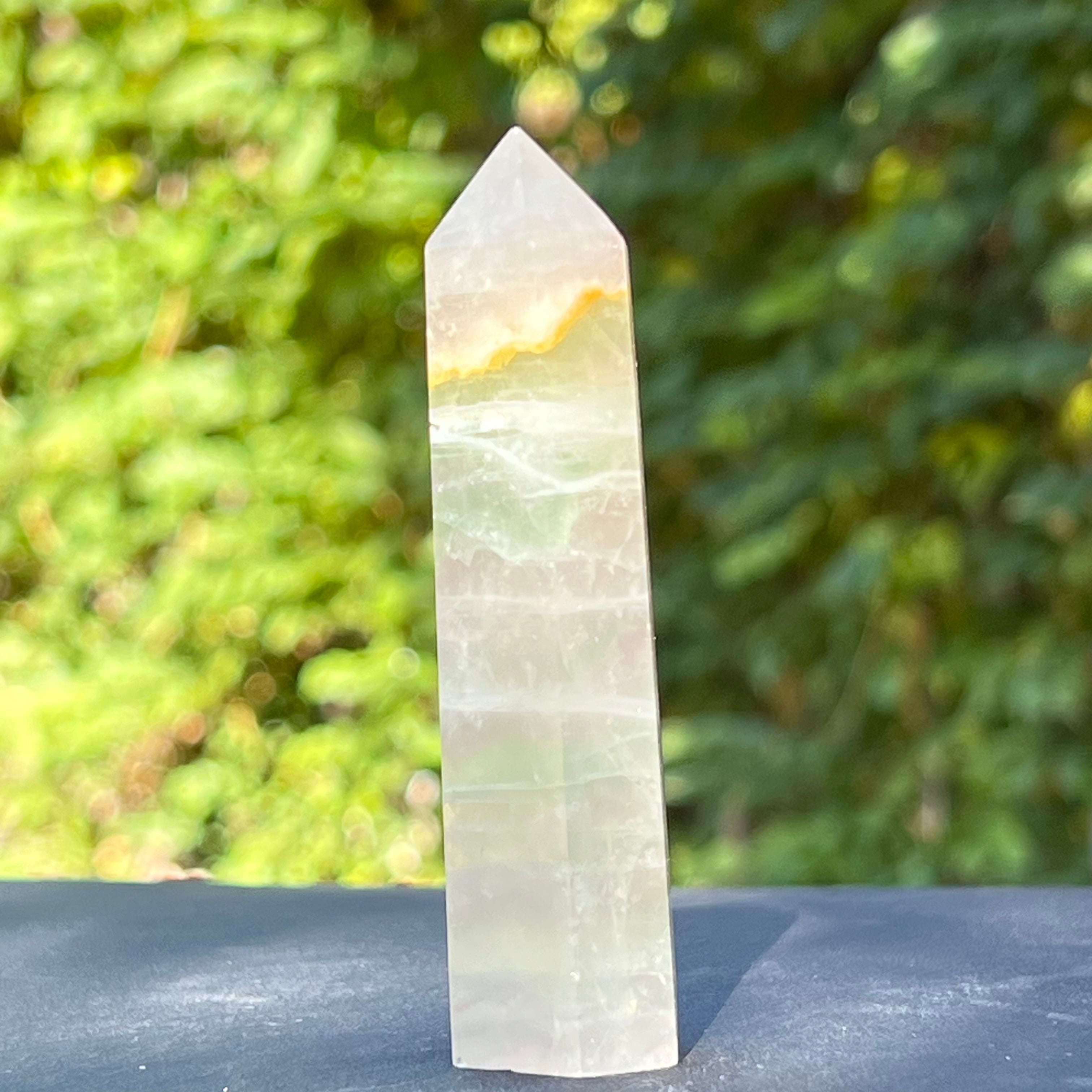 Obelisc fluorit verde model 2