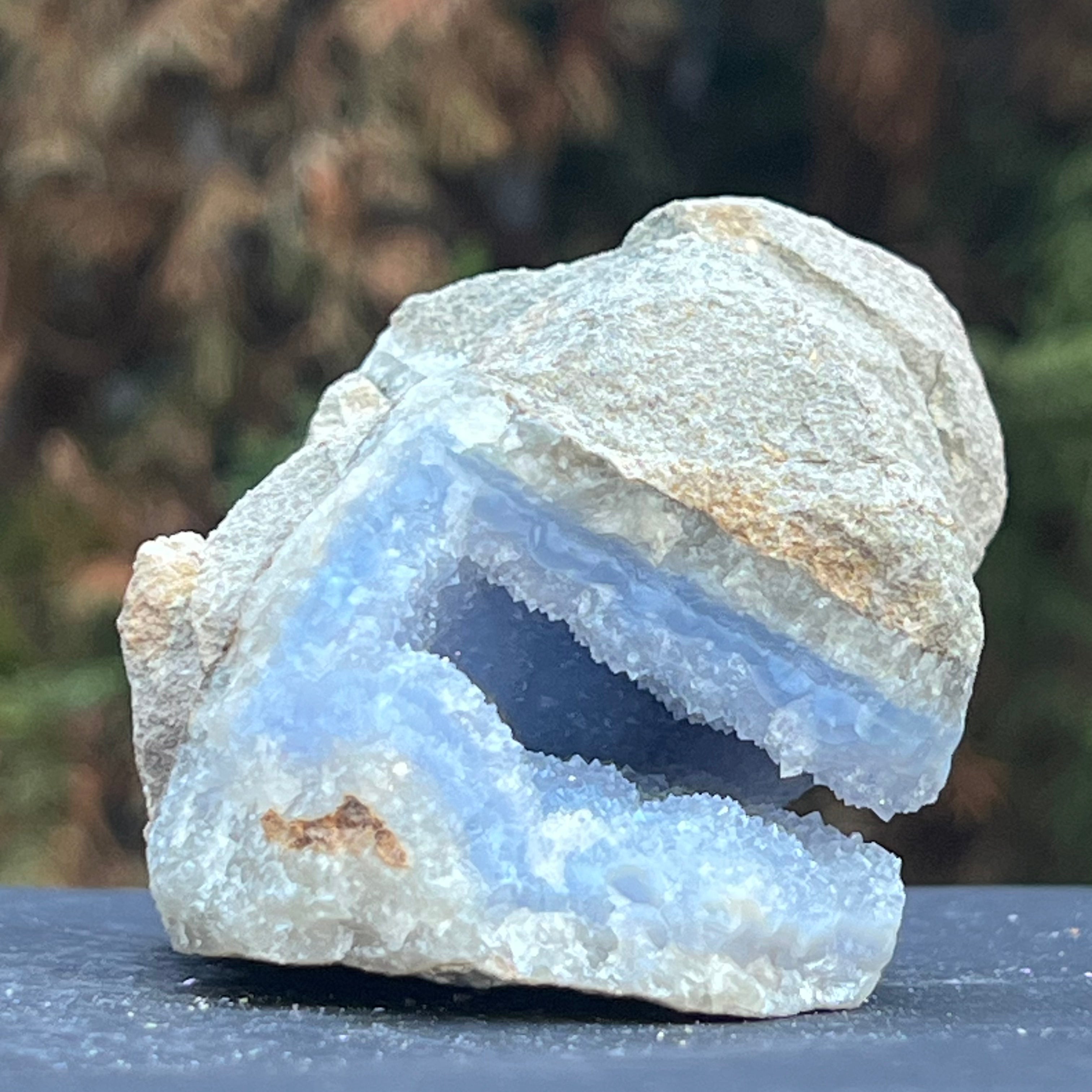 Calcedonie albastra /blue lace/ agat albastru piatra bruta m17