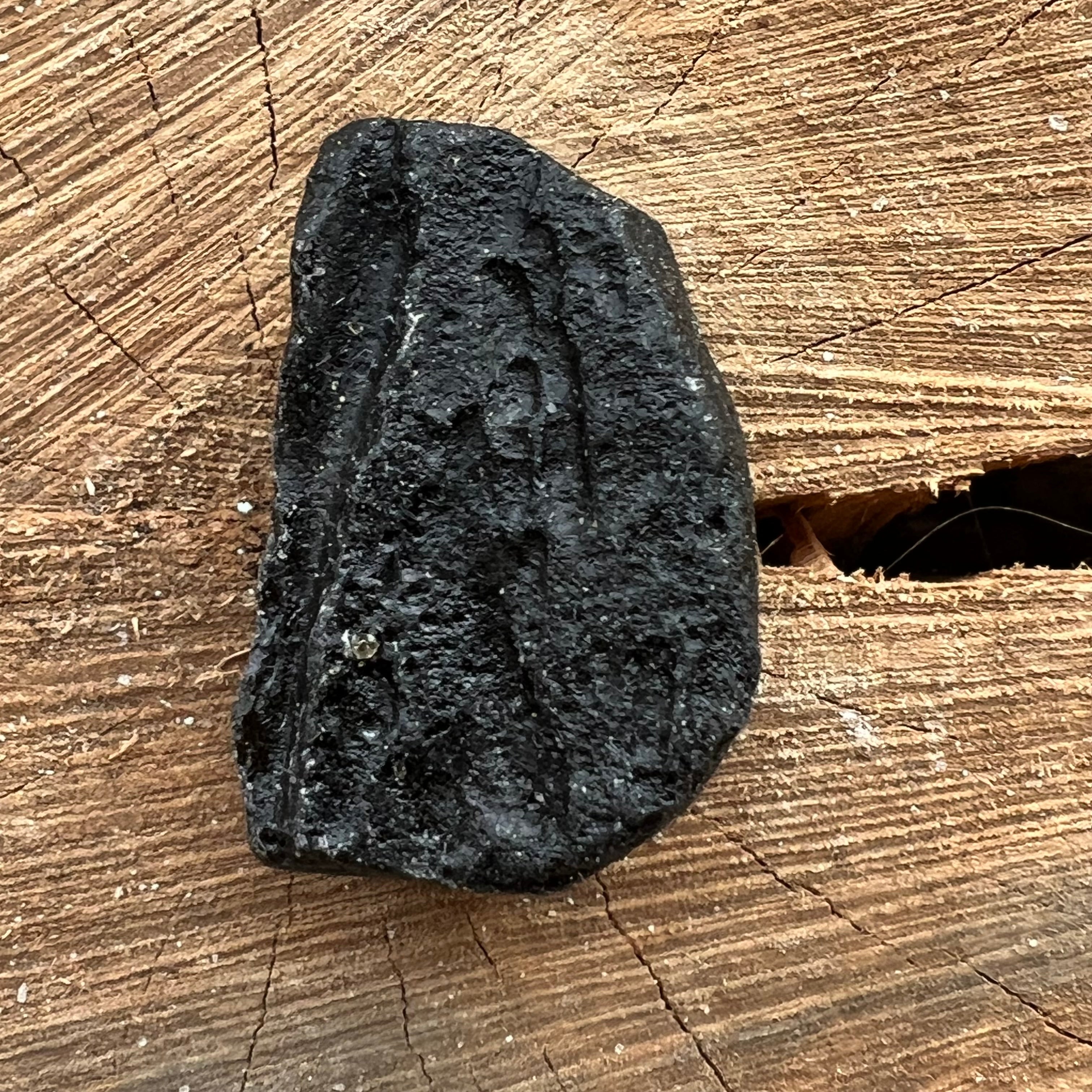 Tectita neagra, meteorit piatra bruta, tektit m6