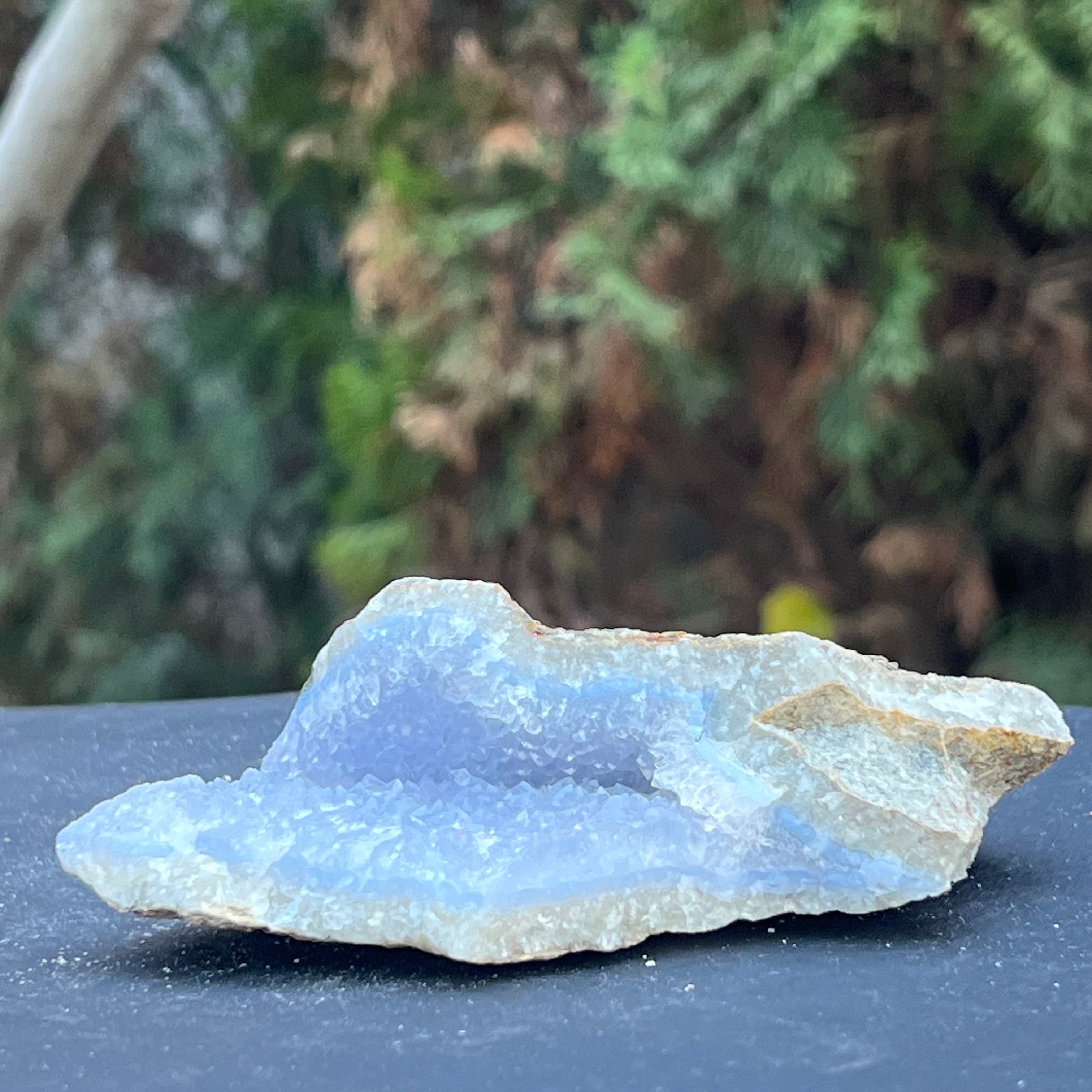 Calcedonie albastra /blue lace/ agat albastru piatra bruta m19