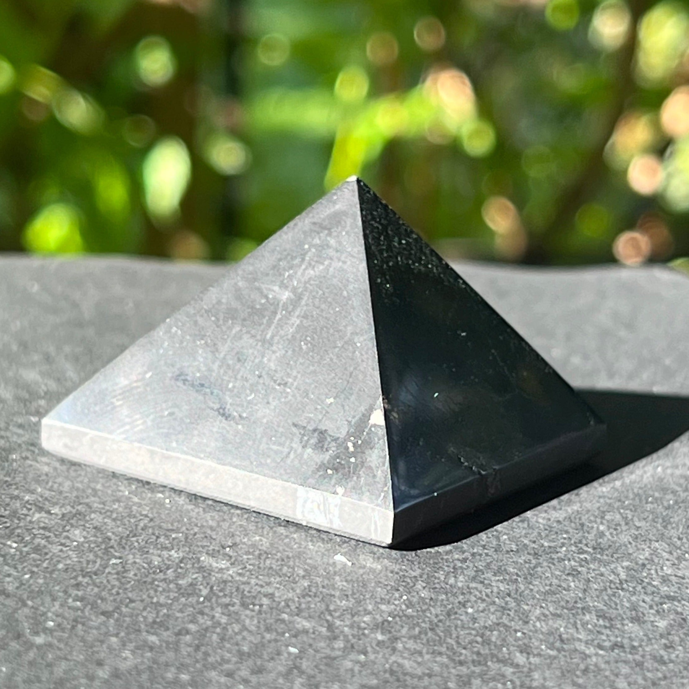 Piramida shungit polisat 6 cm