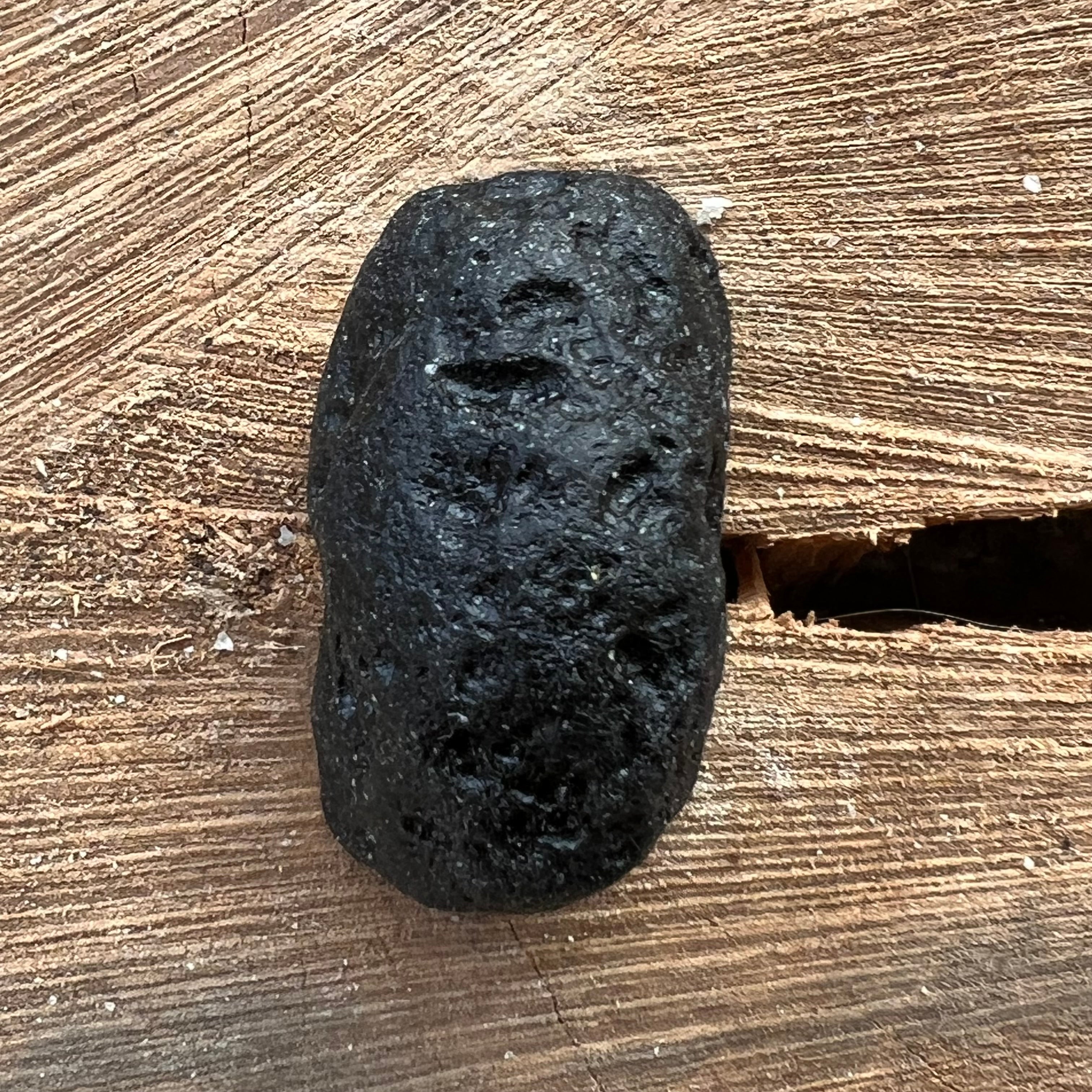 Tectita neagra, meteorit piatra bruta, tektit m5