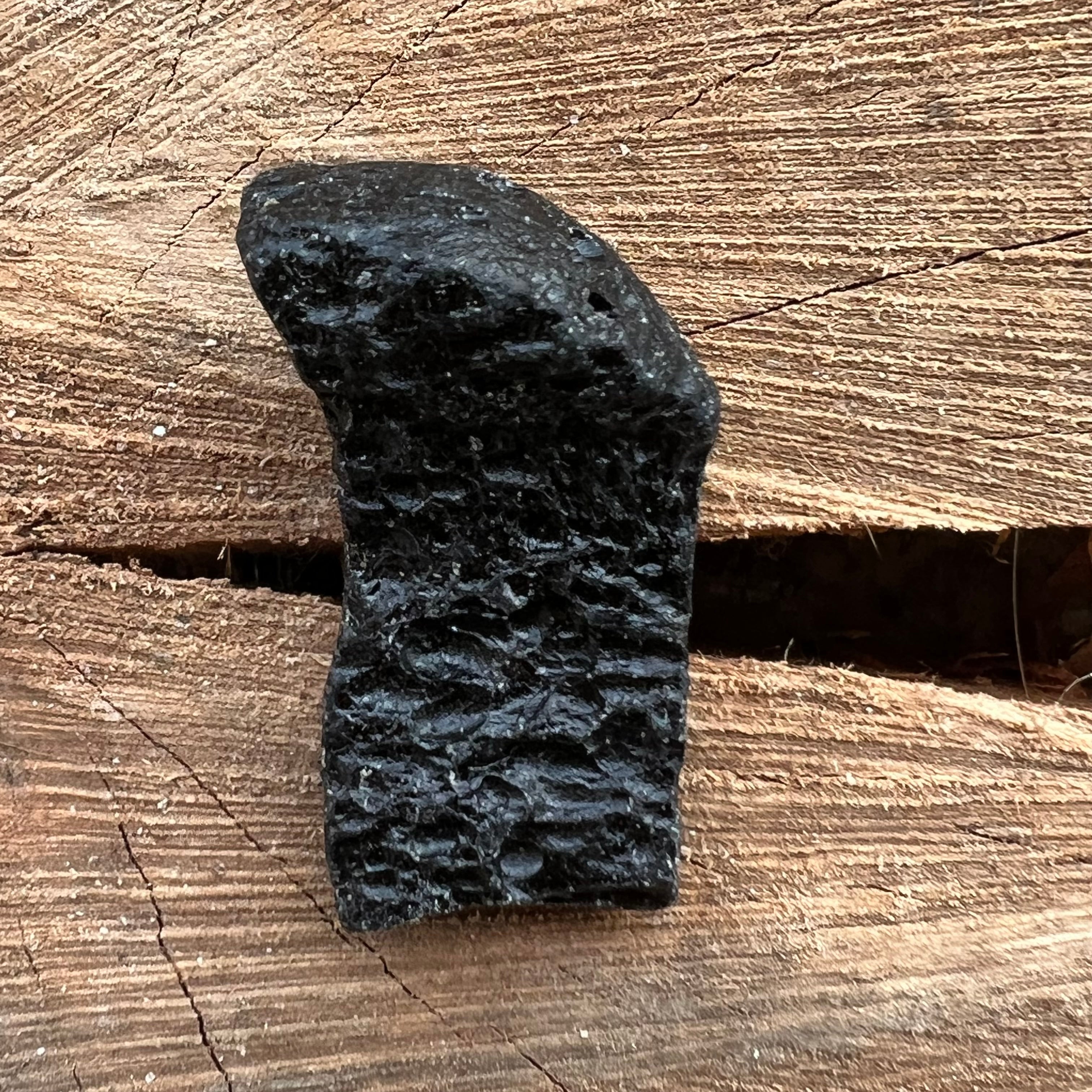 Tectita neagra, meteorit piatra bruta, tektit m3