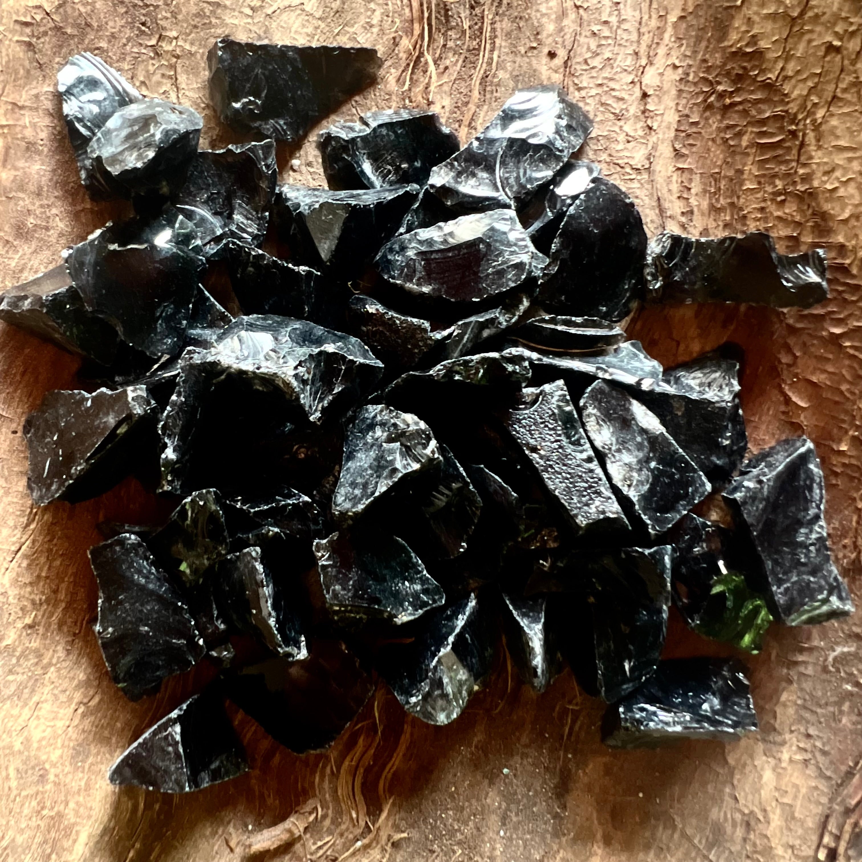 Obsidian piatra bruta spartura