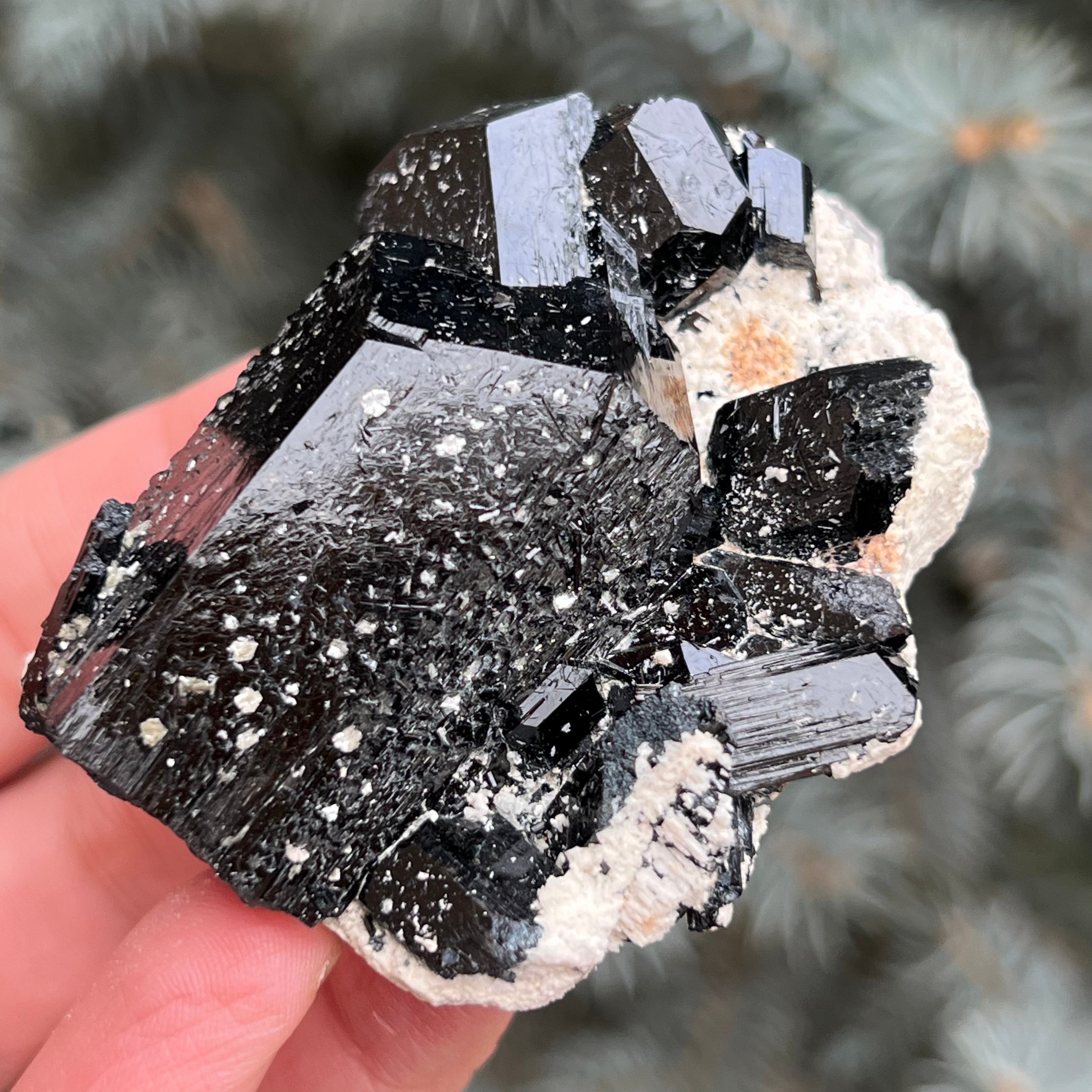 Cluster turmalina neagra model 1 din Erongo, Namibia