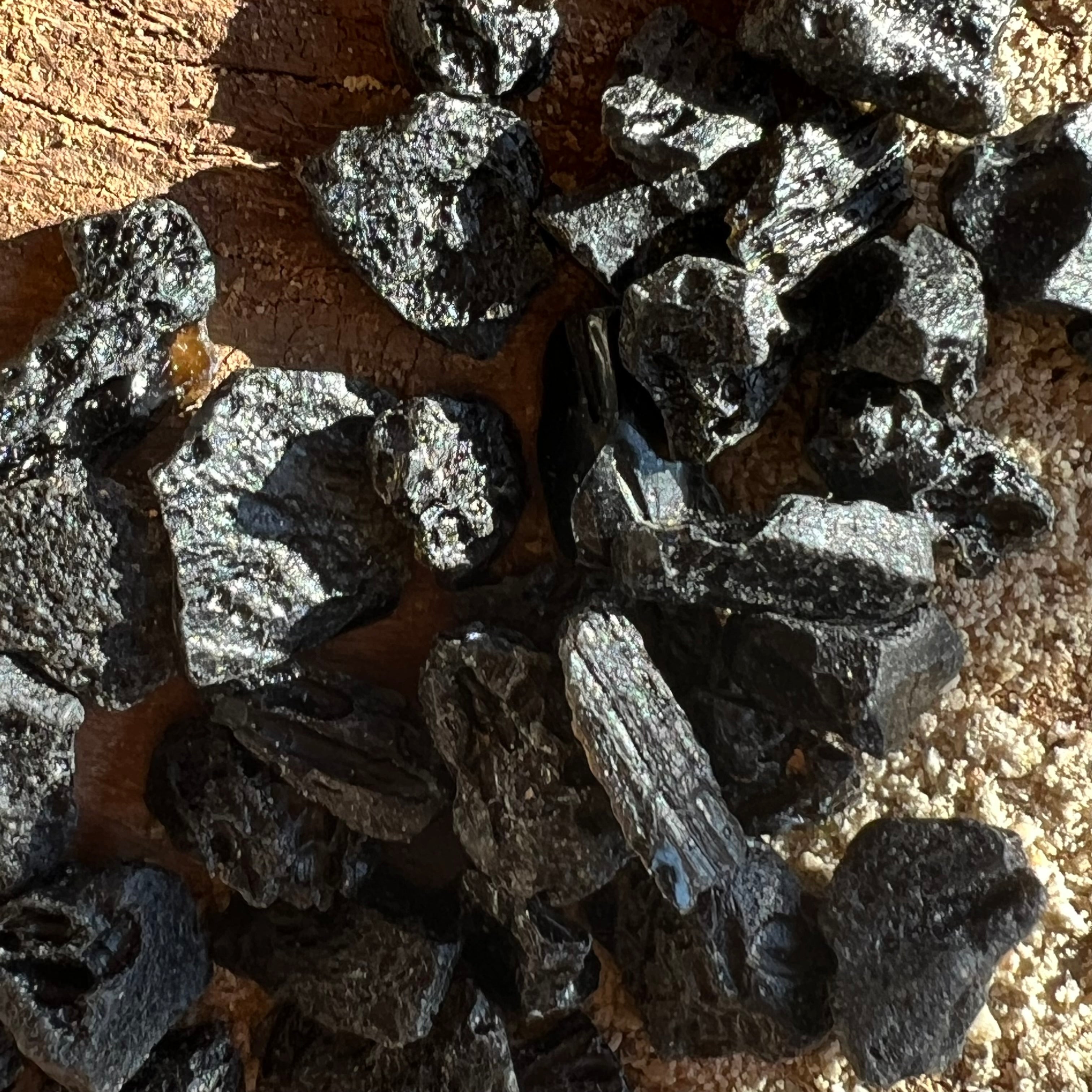 Tectita neagra, meteorit piatra bruta, tektit