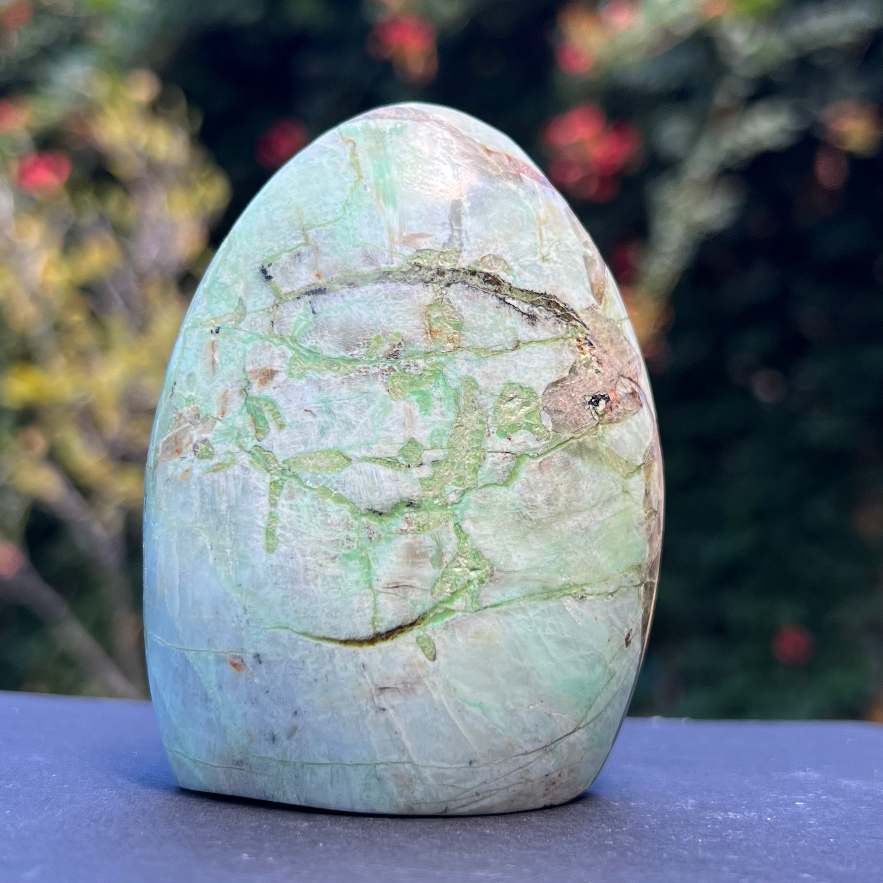 Piatra lunii cu garnierit structura forma libera m4