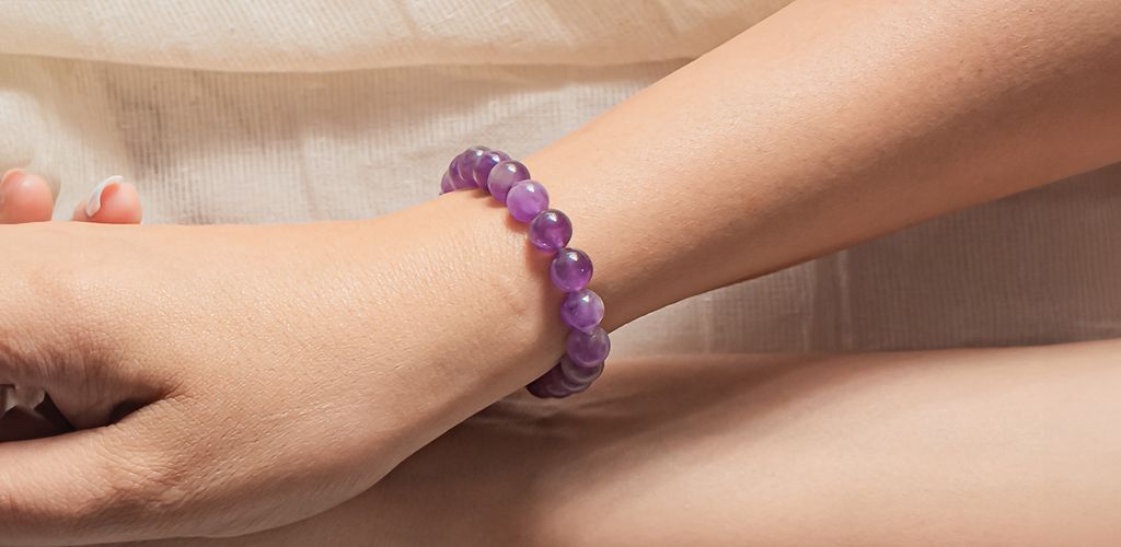 which hand to wear amethyst bracelet