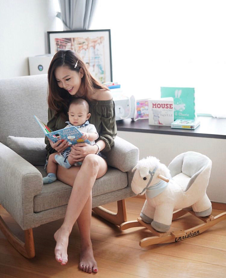 Breastfeeding posture: The importance of selecting a comfortable nursing  chair