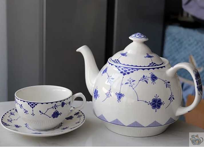 Théière et tasse rondes en céramique blanc bleu | Théières à la folie