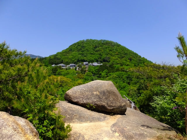 メリノウールを着て甲山でハイキング