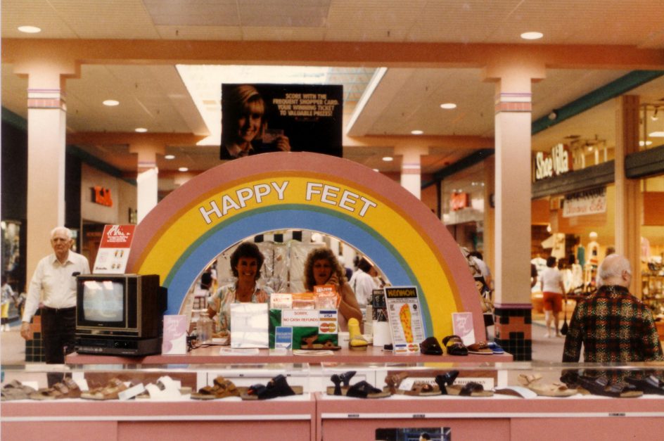 Original Happy Feet Plus Kiosk