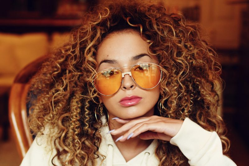 SINGER ELLA EYRE WEARS FOR ART'S SAKE DESIGNER SUNGLASSES DARK EYES AMBER