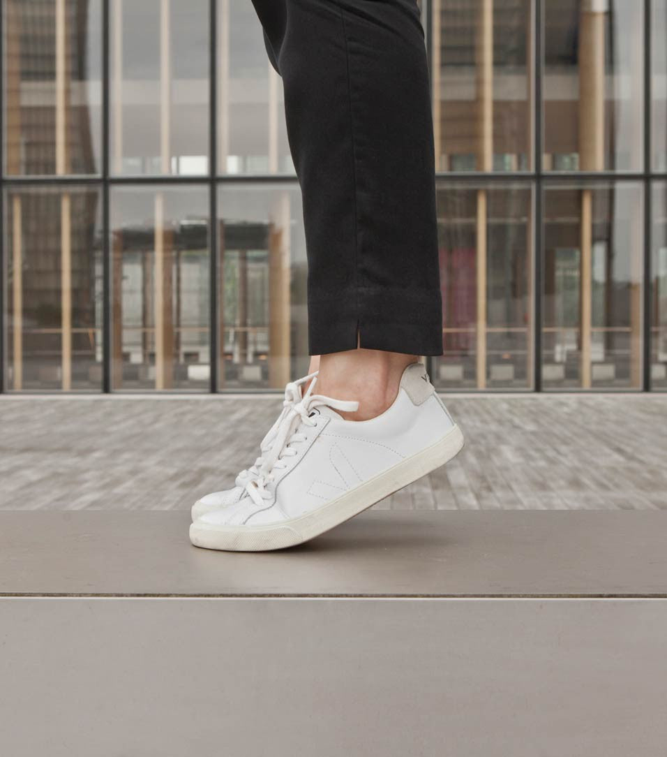 Frugal Inmundo Valle Veja Adult Esplar Leather Sneaker Extra White – flora and henri