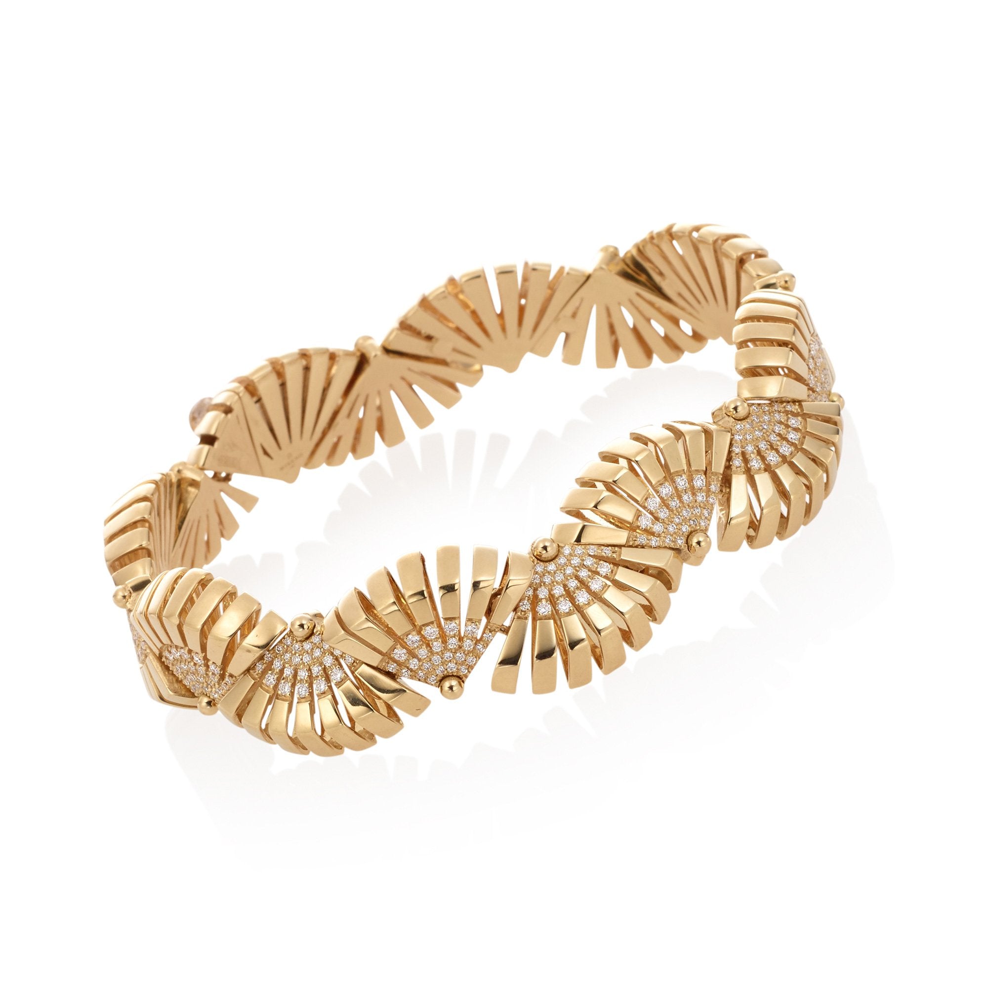 Raggi bracelet in 18K yellow gold with alternating white diamond fan elements.