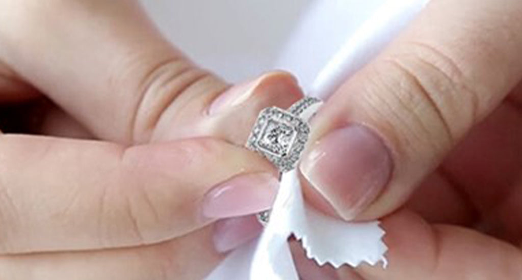 How to Clean a Diamond Ring