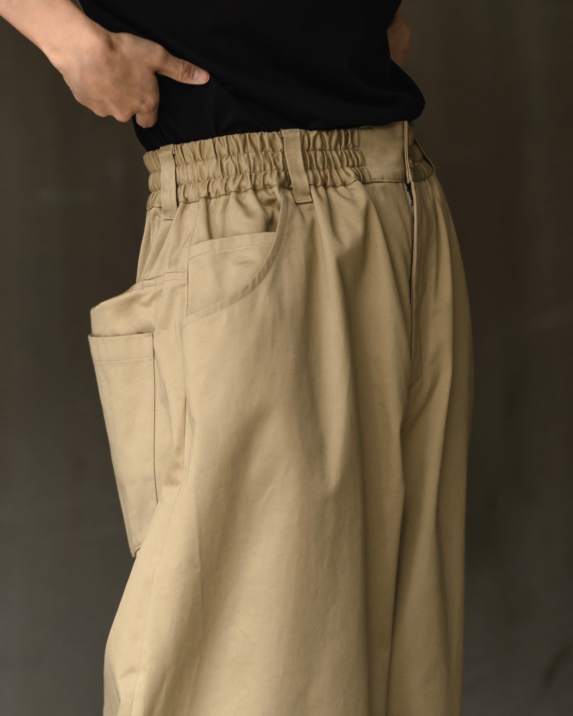 Scheduled to be delivered at the end of May] MASSIVE PANTS