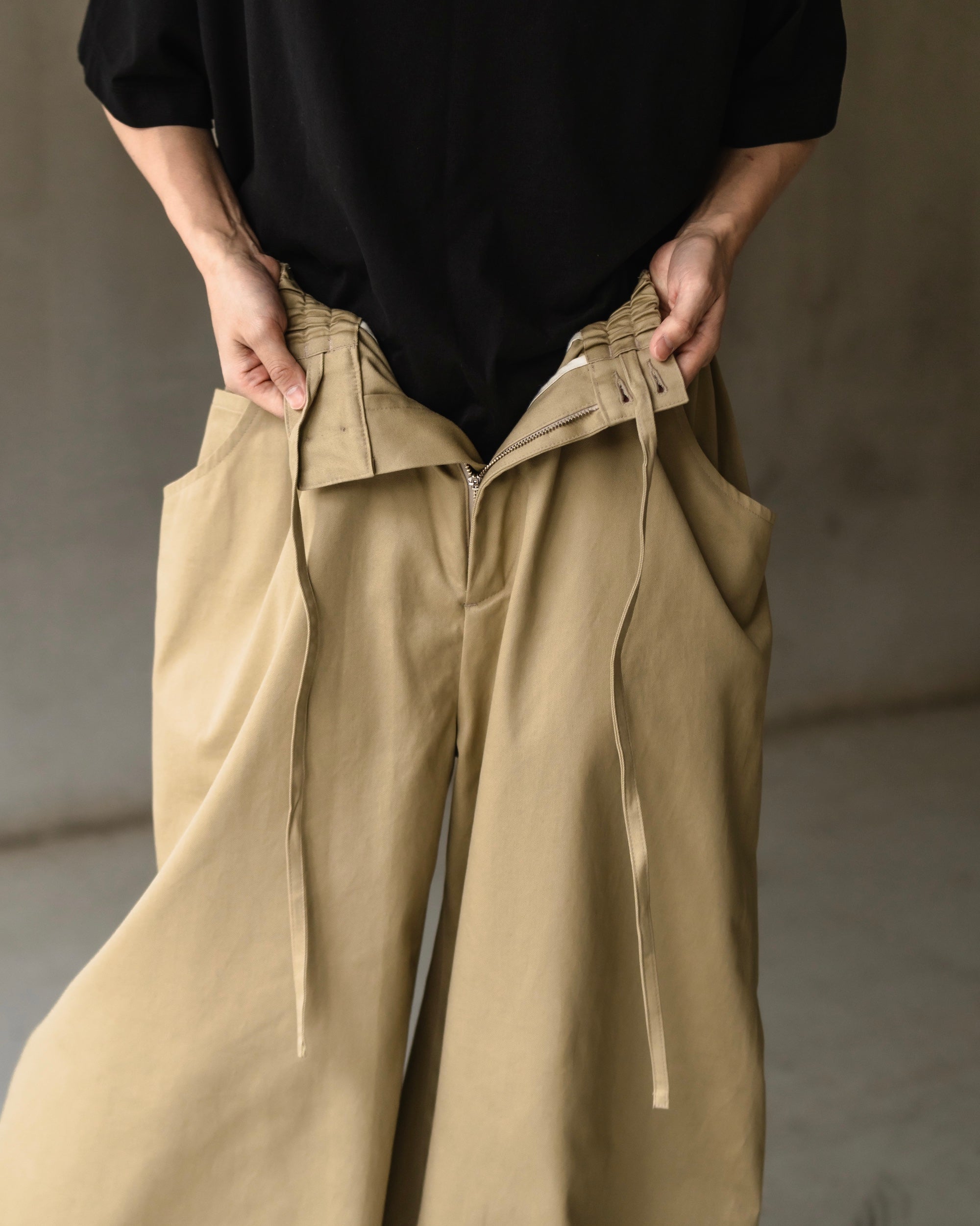 Scheduled to be delivered at the end of May] MASSIVE PANTS