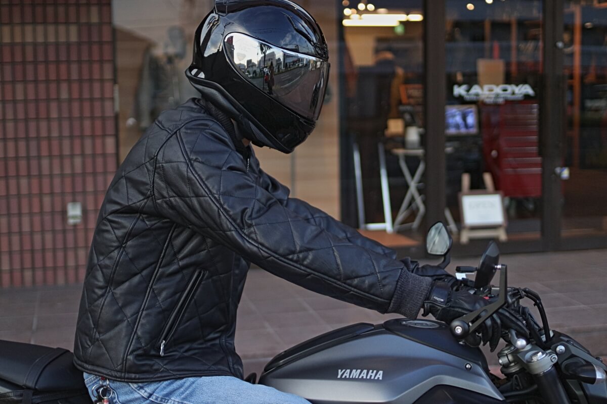 Casual_Winter_Leather JKT_Riding position