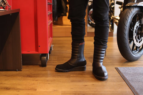 Raptor boots ①