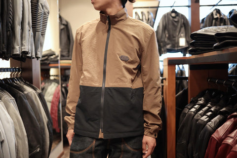 Image portant une veste en filet en nylon utilisant une texture naturelle