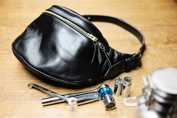 Contents of a simple leather shoulder bag