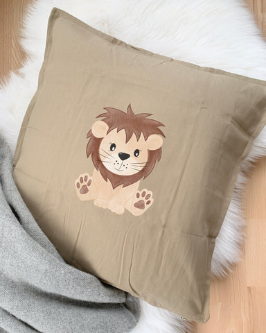 Bügelbild Löwe auf einem Kissen