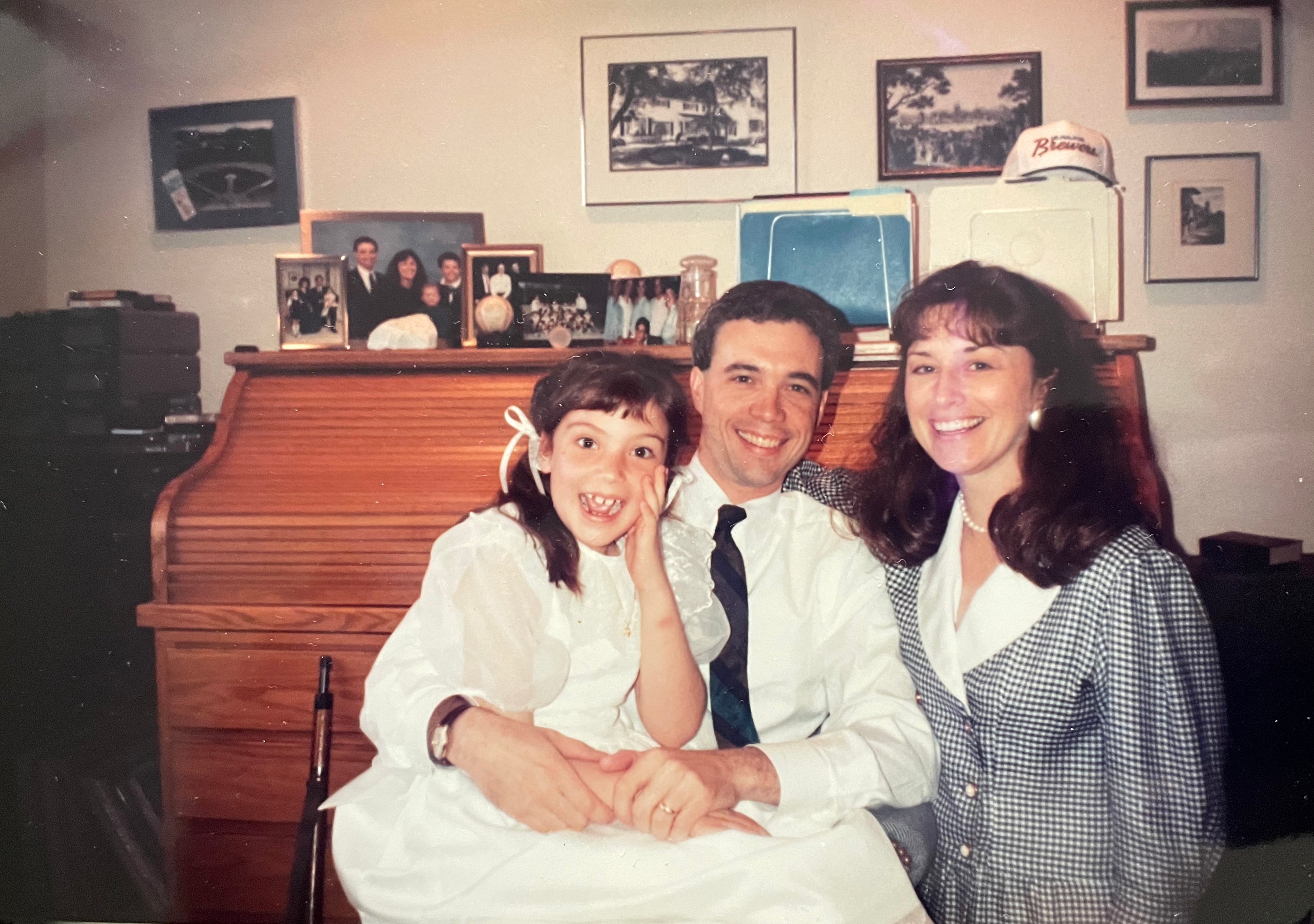 Natalie Rinn as a child with her mom and dad