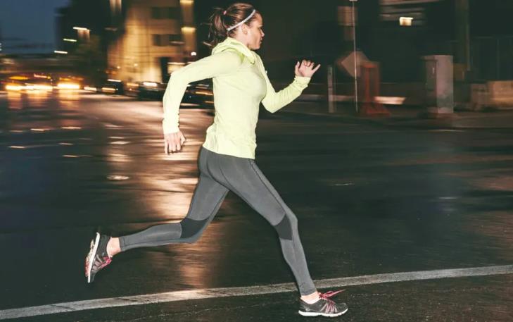 4 Key Tips for Women's Nighttime Running Fitness - croc lights