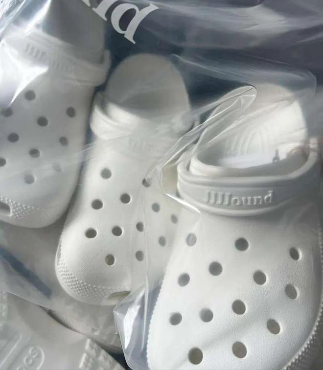 After seeing the JJJJound x Crocs collaboration, are people a bit puzzled?  - croc lights