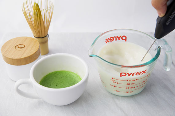 How to make matcha latte step 3 froth milk