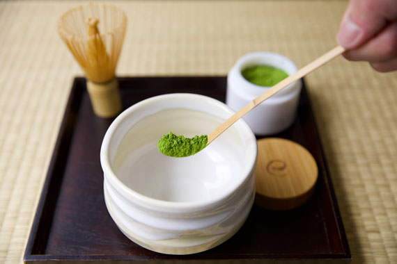 How to make matcha tea two bamboo scoops of powder