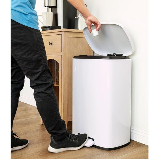 20 Gallon Step on Trash Can Qualiazero Color: White