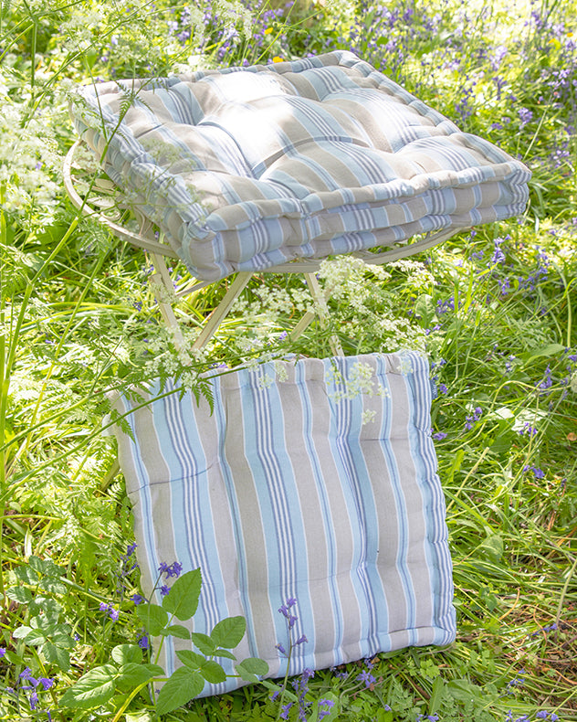 CB12-OxfordStripeSeatPadOutdoorBlueGardenBoxCushion-2-Uncrop-High